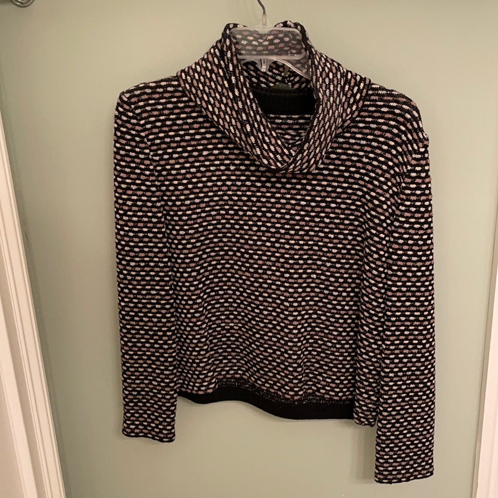 ST.JOHN turtleneck.